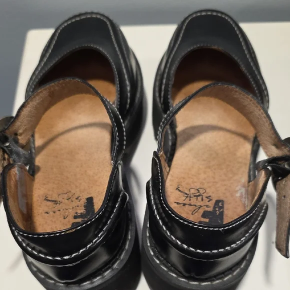 VINTAGE John Fluevog Black Leather Mary Jane Platform Heels with White Stitching - Picture 5 of 15